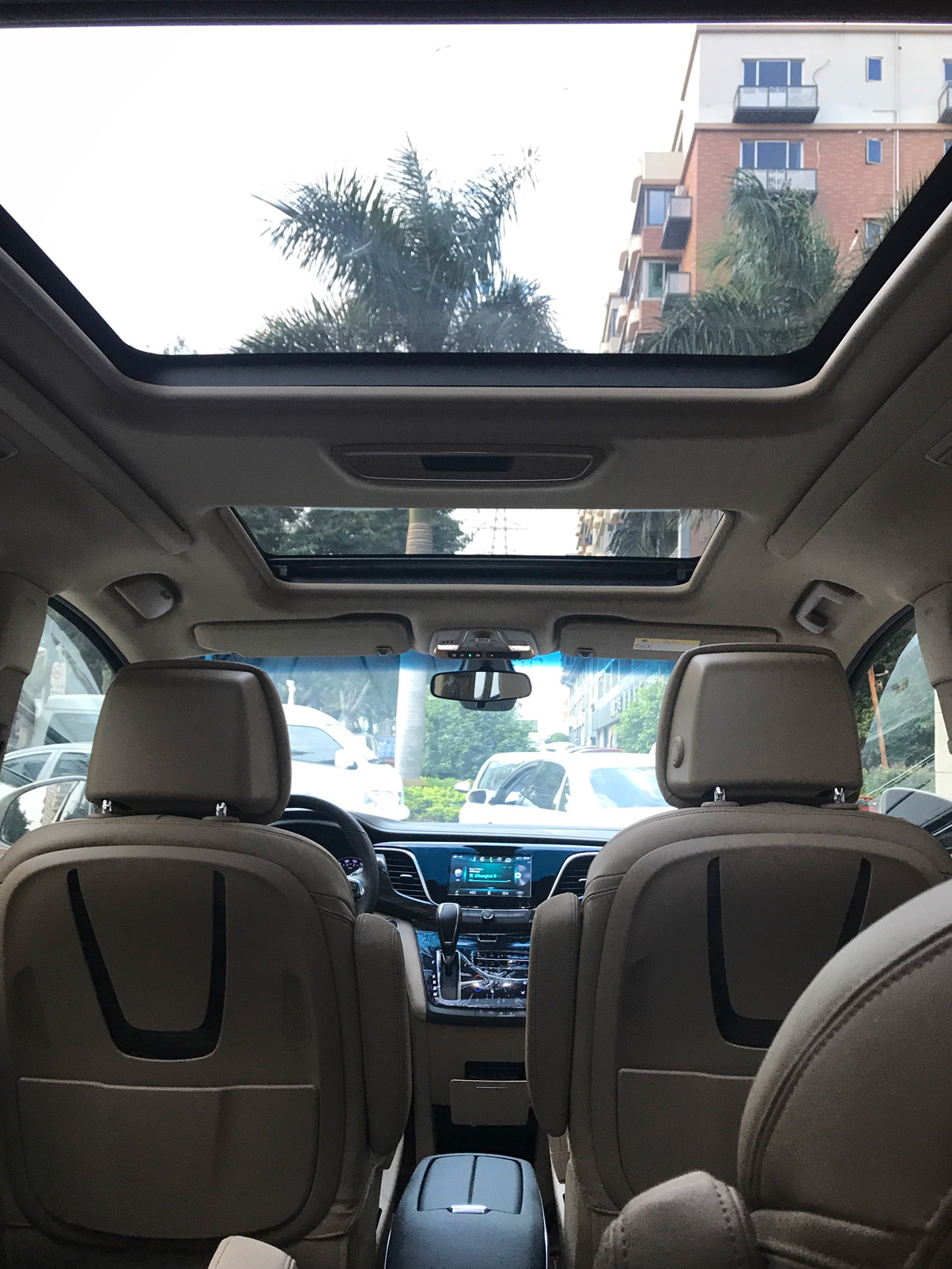 北京租车:别克GL8豪华新款2.0T带电动门