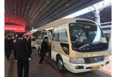 北京考斯特中巴车19座租赁一天多少钱？