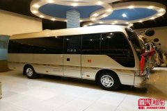 租车,19-23座考斯特租赁一天价格?配司机多少钱？