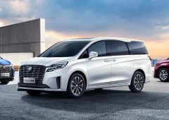 别克GL8商务车带司机一天租金多少钱？